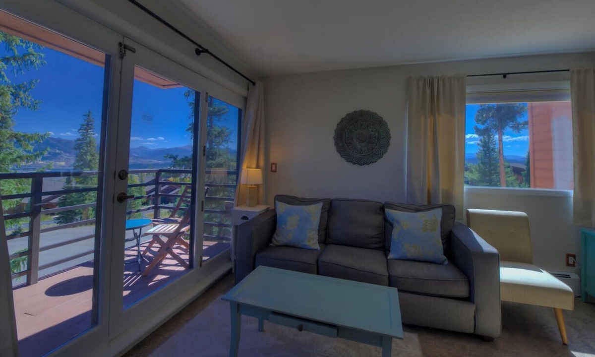 Wildernest Apartment | Comfy Studio Condo w/ Mountain & Lake Dillon Views