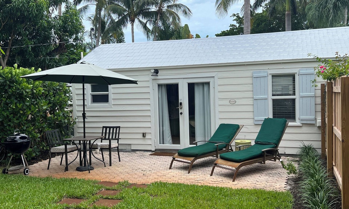 South Palm Park Neighborhood Association Apartment | COTTAGE CLOSE TO BEACH AND BRYANT PARK