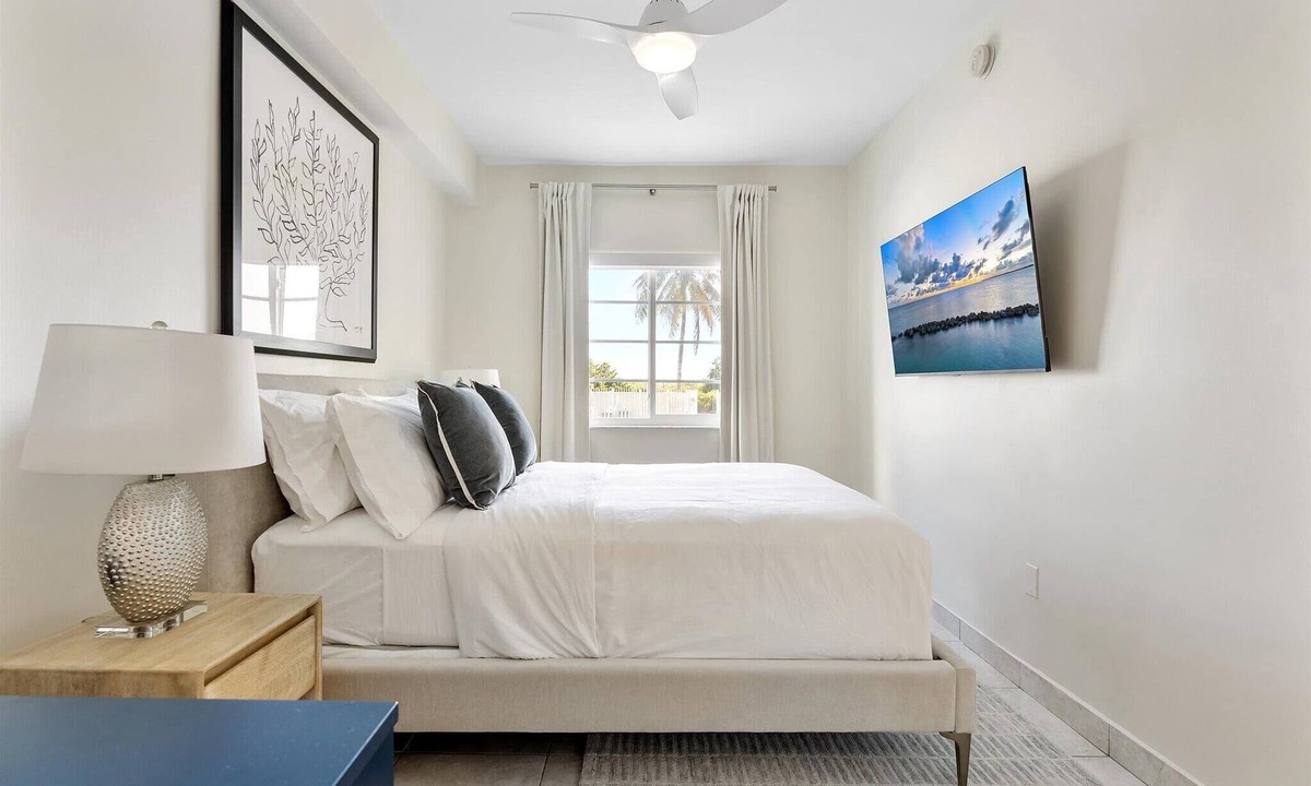 South of Fifth Condo | Cozy Miami Beach Apartment walking distance to Beach and Ocean!