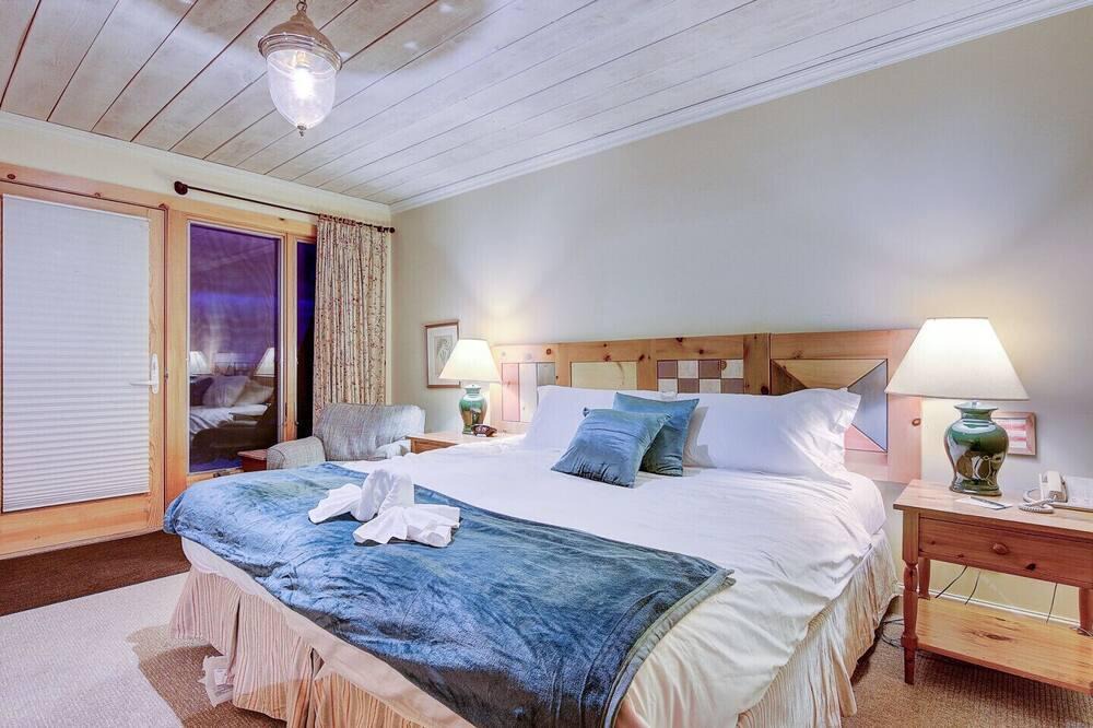 Sutton Apartment | Dazzling waterfront suite at Jackson point (Lakeside)