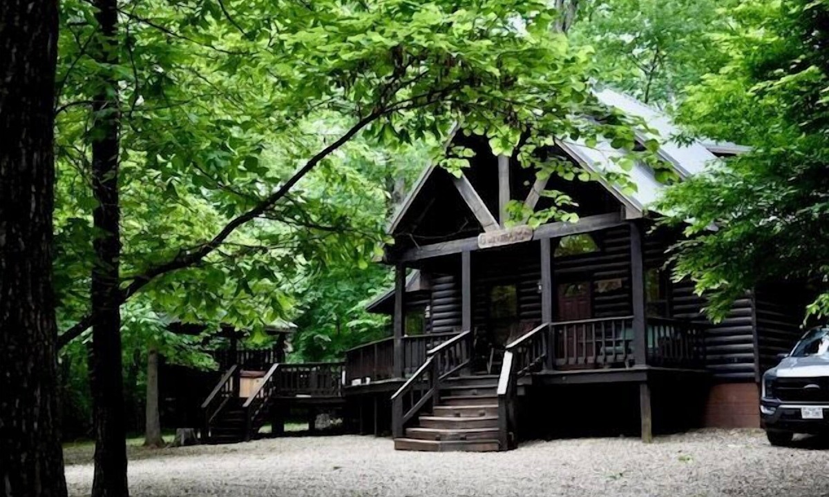 Broken Bow Cabin | Deep in the hardwoods near the end of Timber Creek Trail, you will discover this