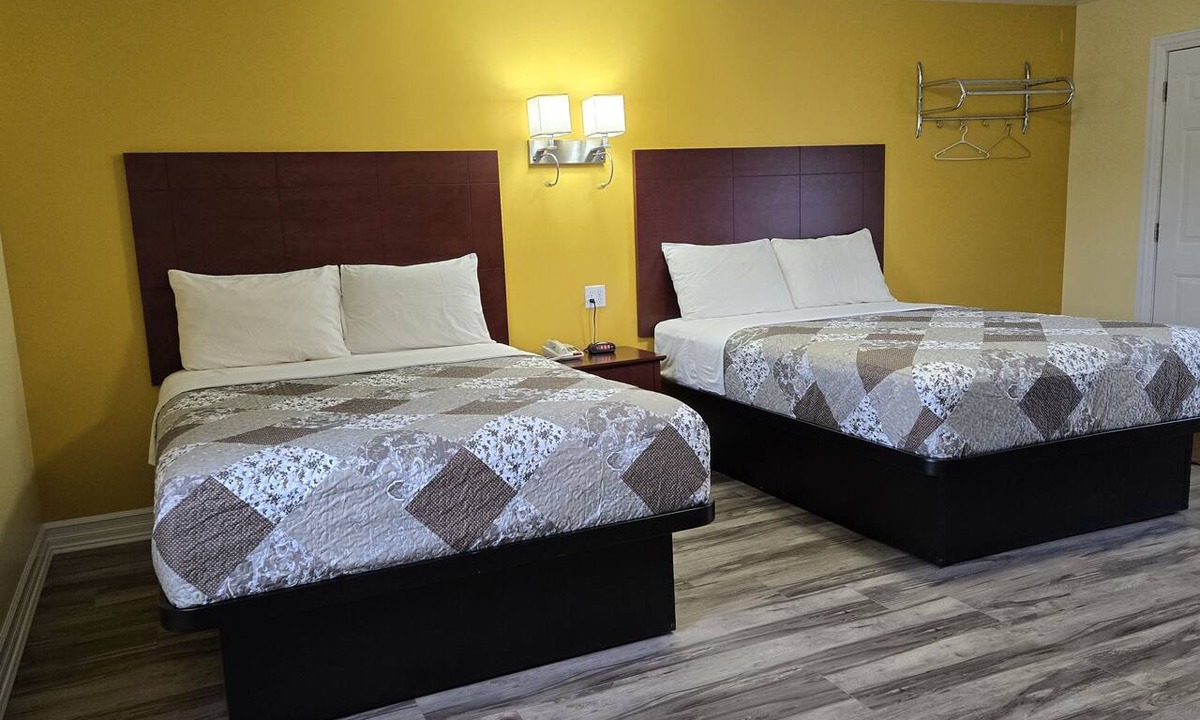 Deep River Hotel | Deep River Motel