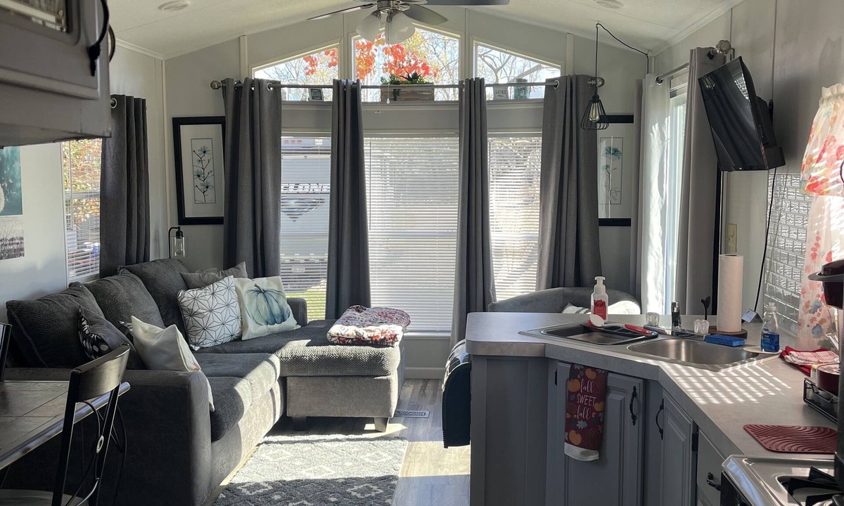 Johnstown House | Delightful, Serene Tiny Home- Casa Villa