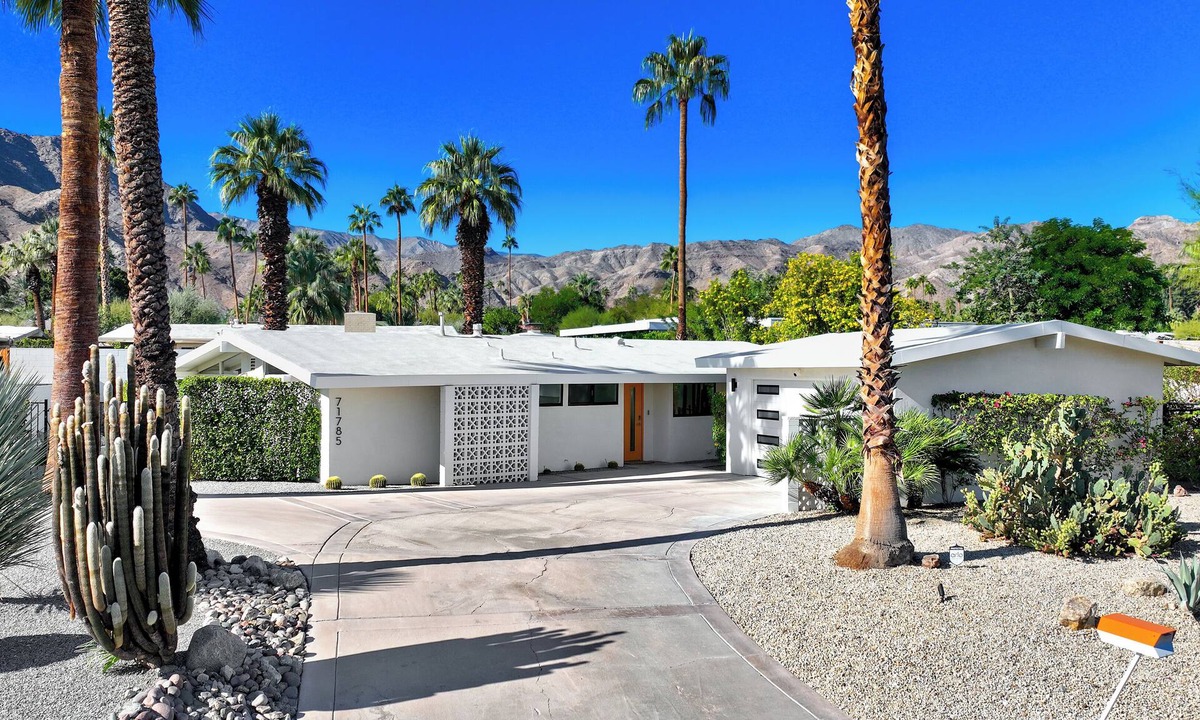 Magnesia Falls Cove House | 'Desert Tones' mid-century modern pool and spa home with lots of amenities!