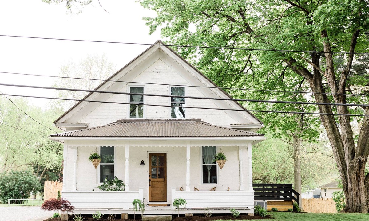 Beach City Cottage | Dreamy Vintage Cottage near Amish Country, Ohio