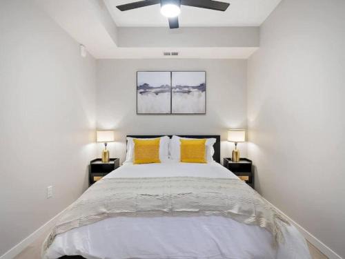 St. Anthony West Apartment | DT UMN 1BD Gym Free Parking Rooftop by River
