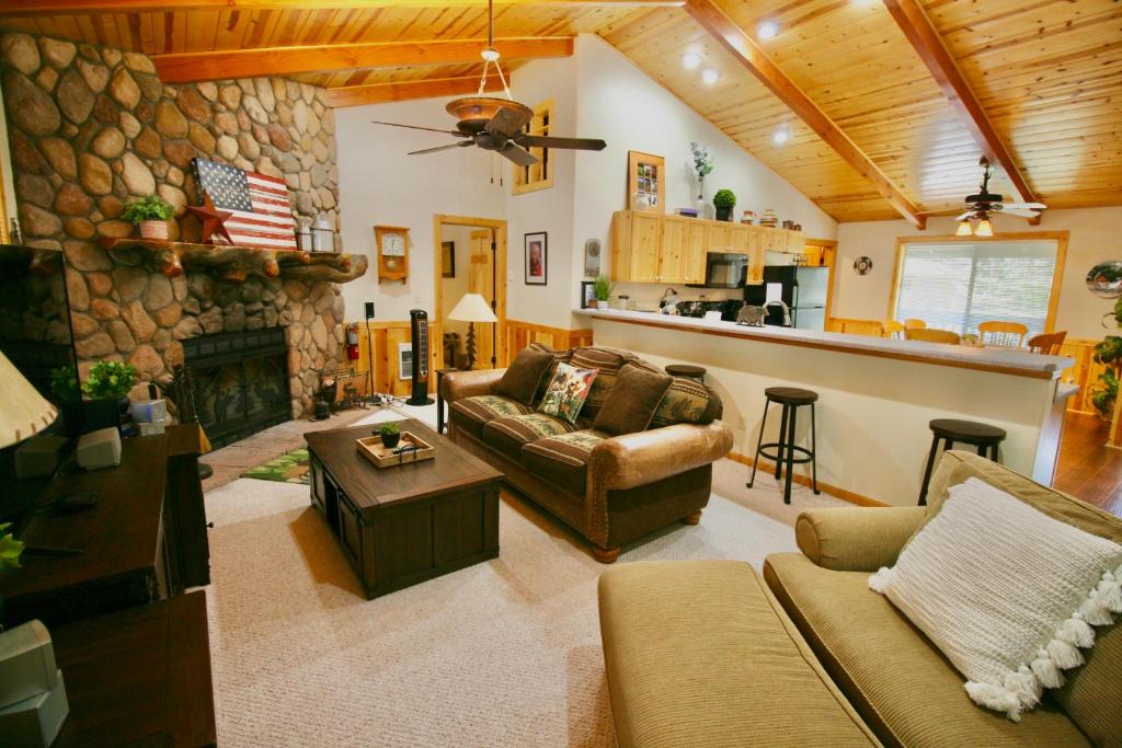 Pinetop House | Eagle Circle