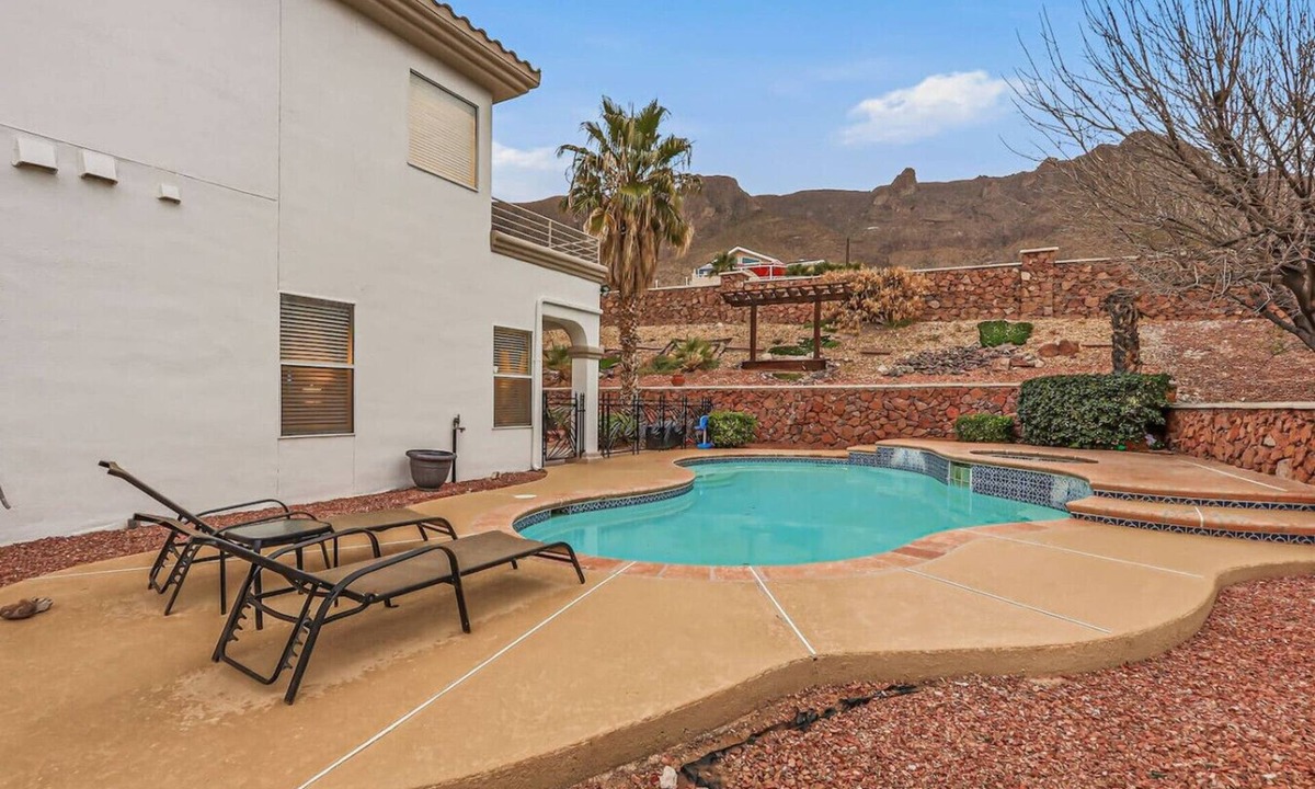Festival Hills House | Eagle Point Mountain View Retreat w Pool