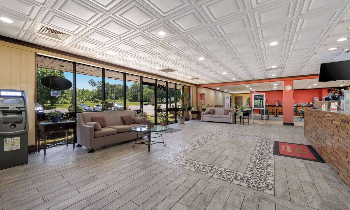 High Point Hotel | Econo Lodge