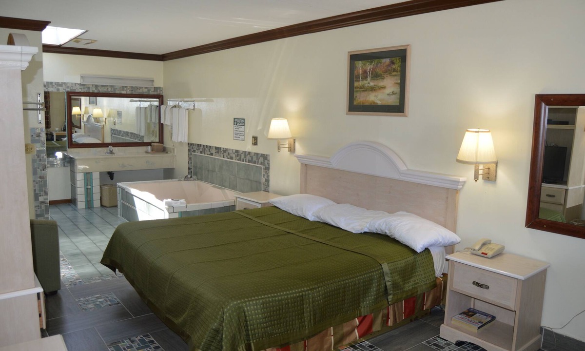 Cuyahoga Falls Hotel | Economy Inn - Akron