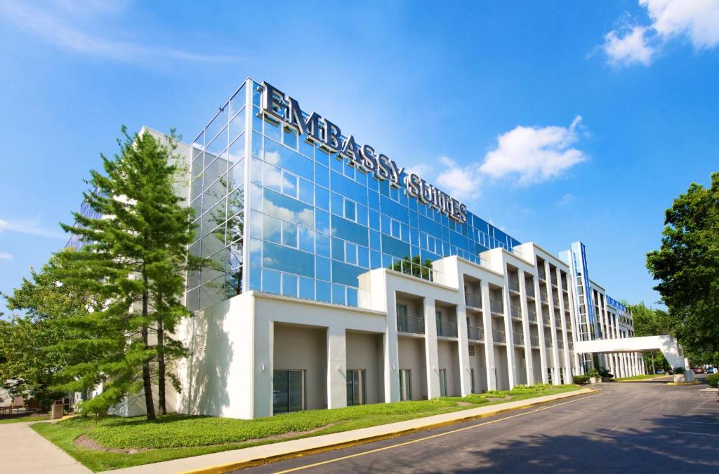 Blue Ash Hotel | Embassy Suites by Hilton Cincinnati Northeast - Blue Ash