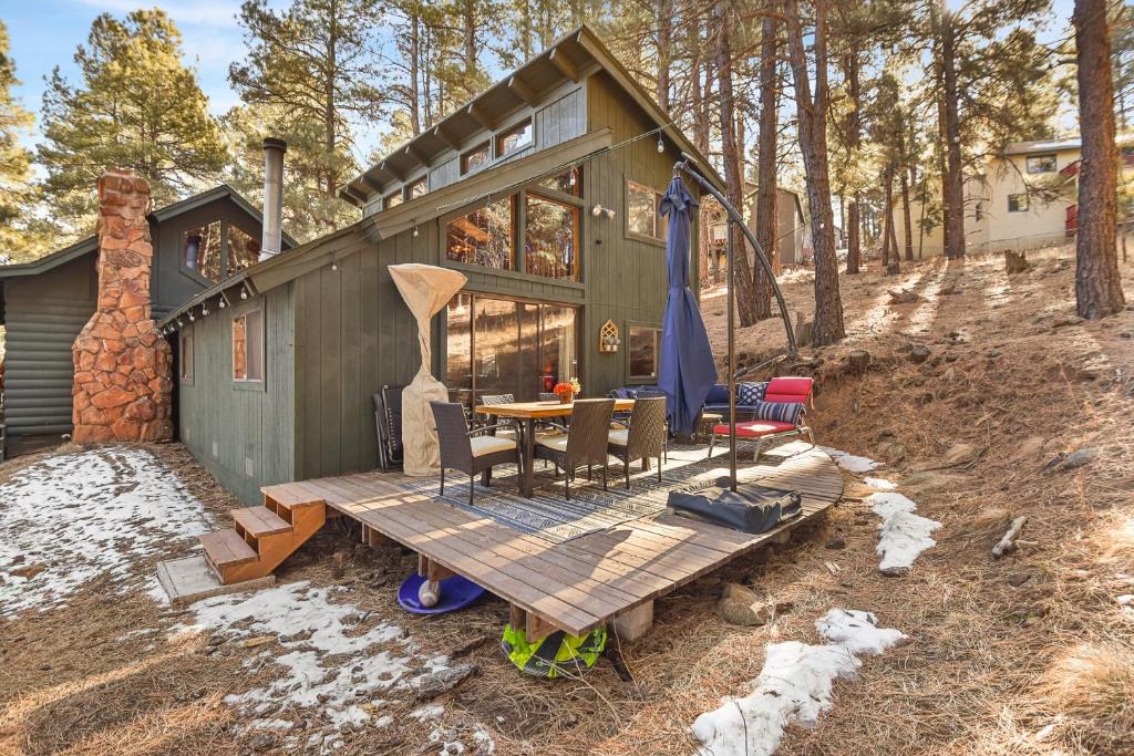 Kachina Village Villa | Enchanted Forest Super Cozy Cabin on 2 Acres Sledding Hills Tree Swing Pool Table