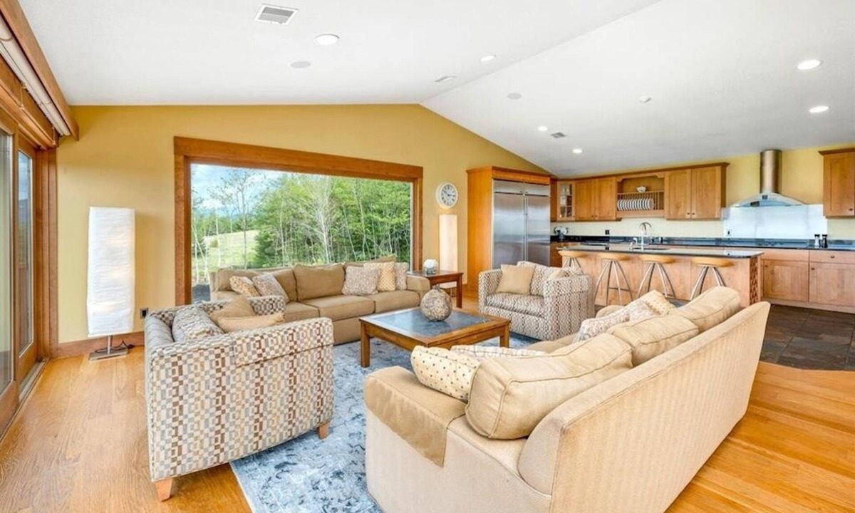 Intervale House | Experience tranquility in the White Mountains, incredible views await.