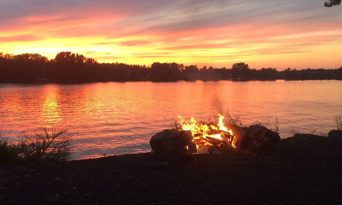 North Hero House | “ FALL 3 DAY TRIPS FOLIAGE base spot”Fishing, Dock, Fire Pit, Boat launch & Boat