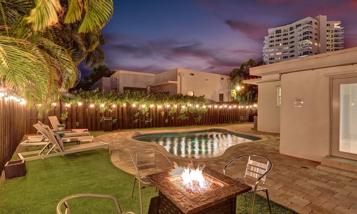 Harbor Beach Villa | Family-Friendly Beach House, Steps to Beach