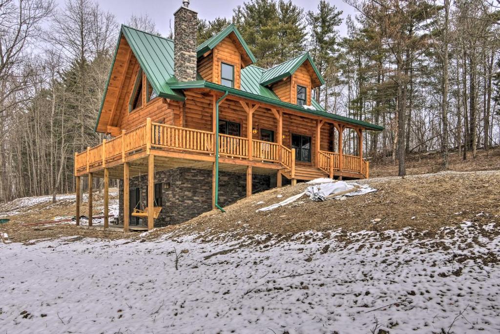 Bladensburg House | Family-Friendly Warsaw Cabin with Deck and Fireplace!