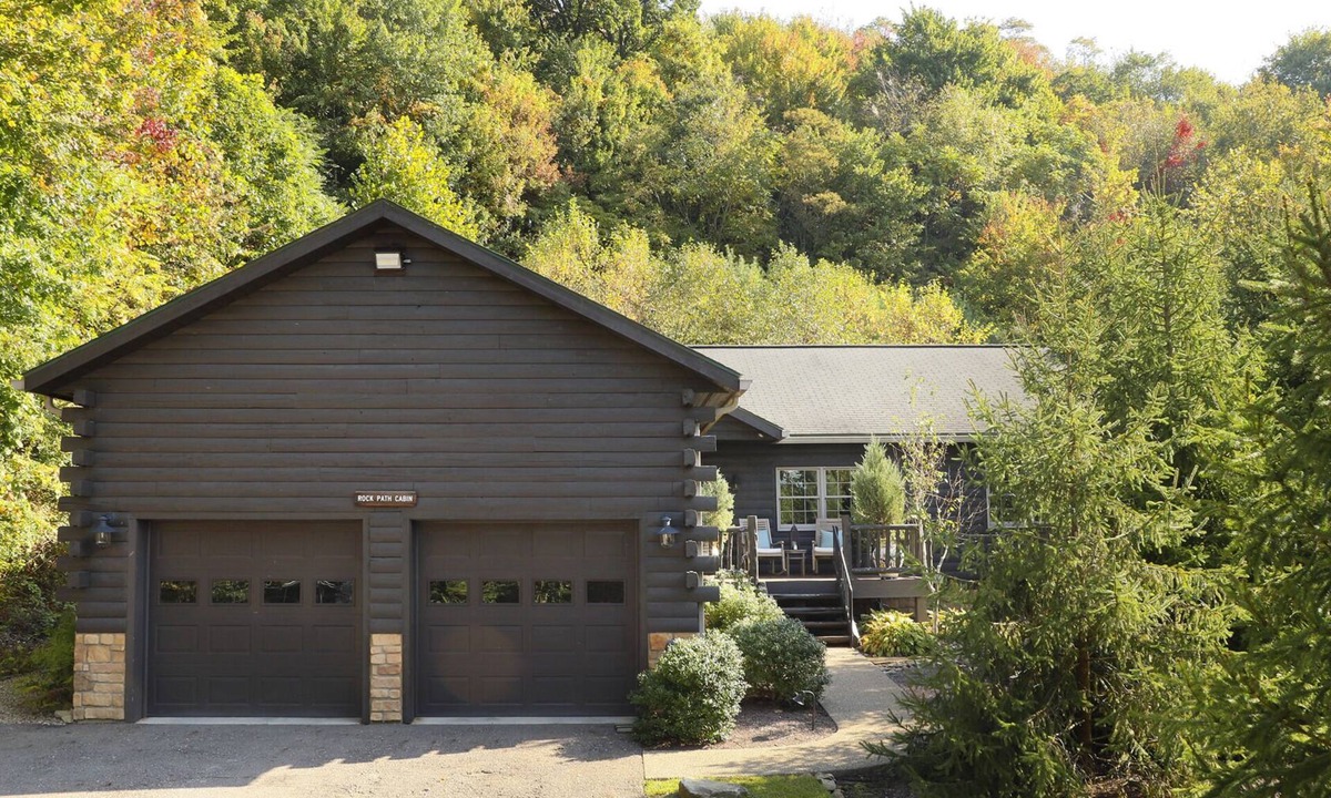 Dover Cottage | Family get away nestled on the edge of 400 acres! Pet- Friendly!