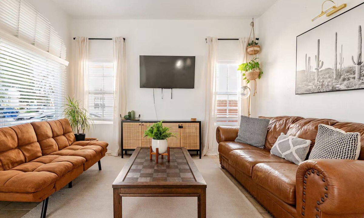 South Gate House | FIFA Ready! Arcade, Living Room AC, Near SoFi + Parking
