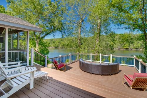 Mountain Home House | Fire Pit & Grill: Riverfront Home in Arkansas!