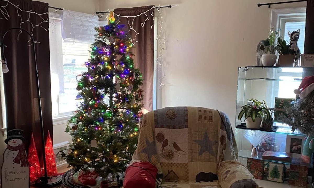 Akron House | Fully Fenced-in Happy Home in Akrons Goodyear District. Walk for convenience.
