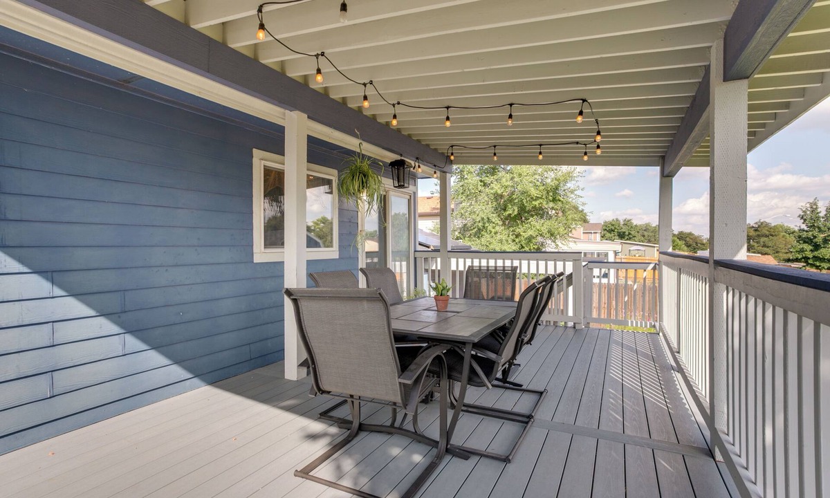 Thornton Cottage | Furnished Deck + Fire Pit: Thornton Family Retreat