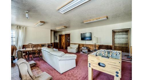 Greer House | Gorgeous Cabin with Fireplace and Barbecue in Greer, Arizona