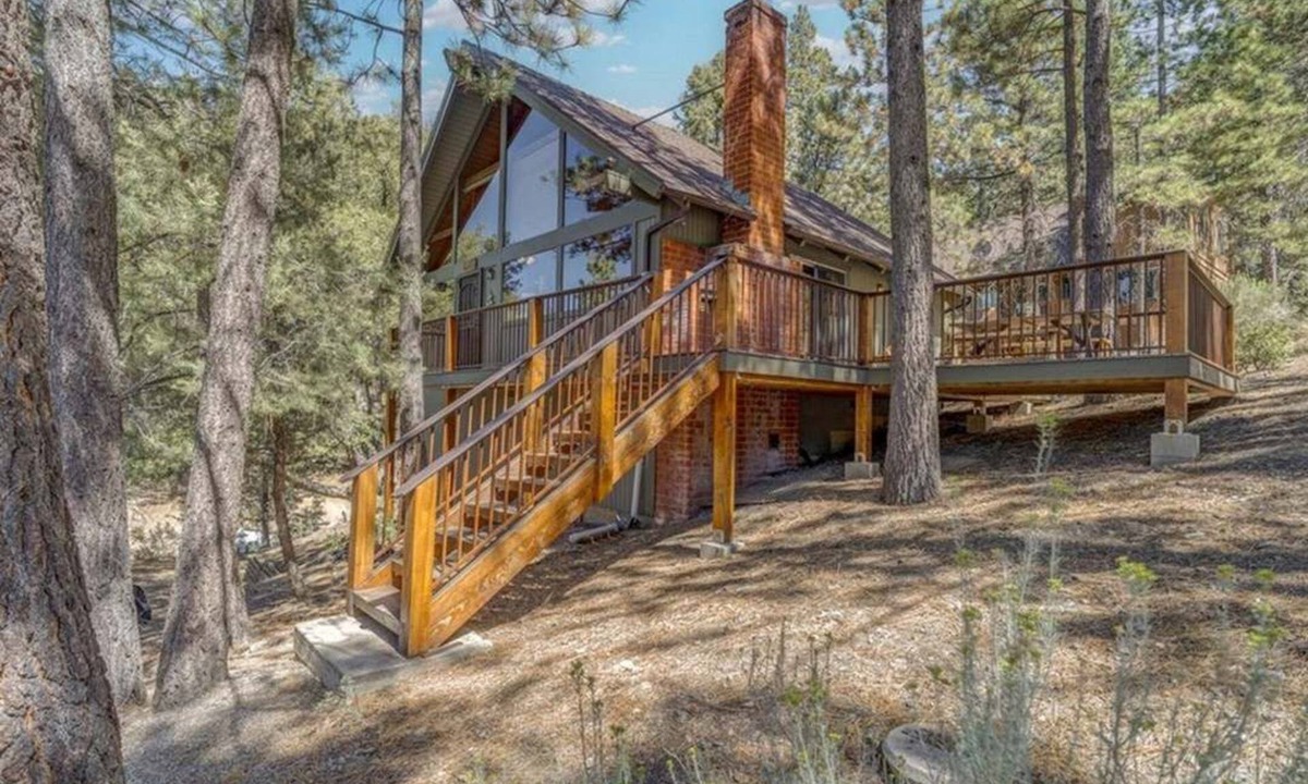 Pine Mountain Club Cabin | Gorgeous Mountain Getaway w/Stunning Views and Clubhouse Access