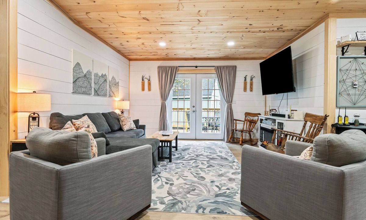 Rangeley Plantation House | Hall Hideaway | Shared Waterfront Access