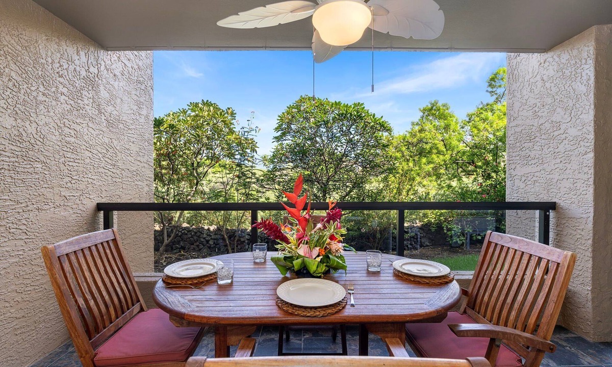 Historic Kailua Village Condo | 🏖️Hawaiian Unit + Walking Distance to Town | AC & WIFI!