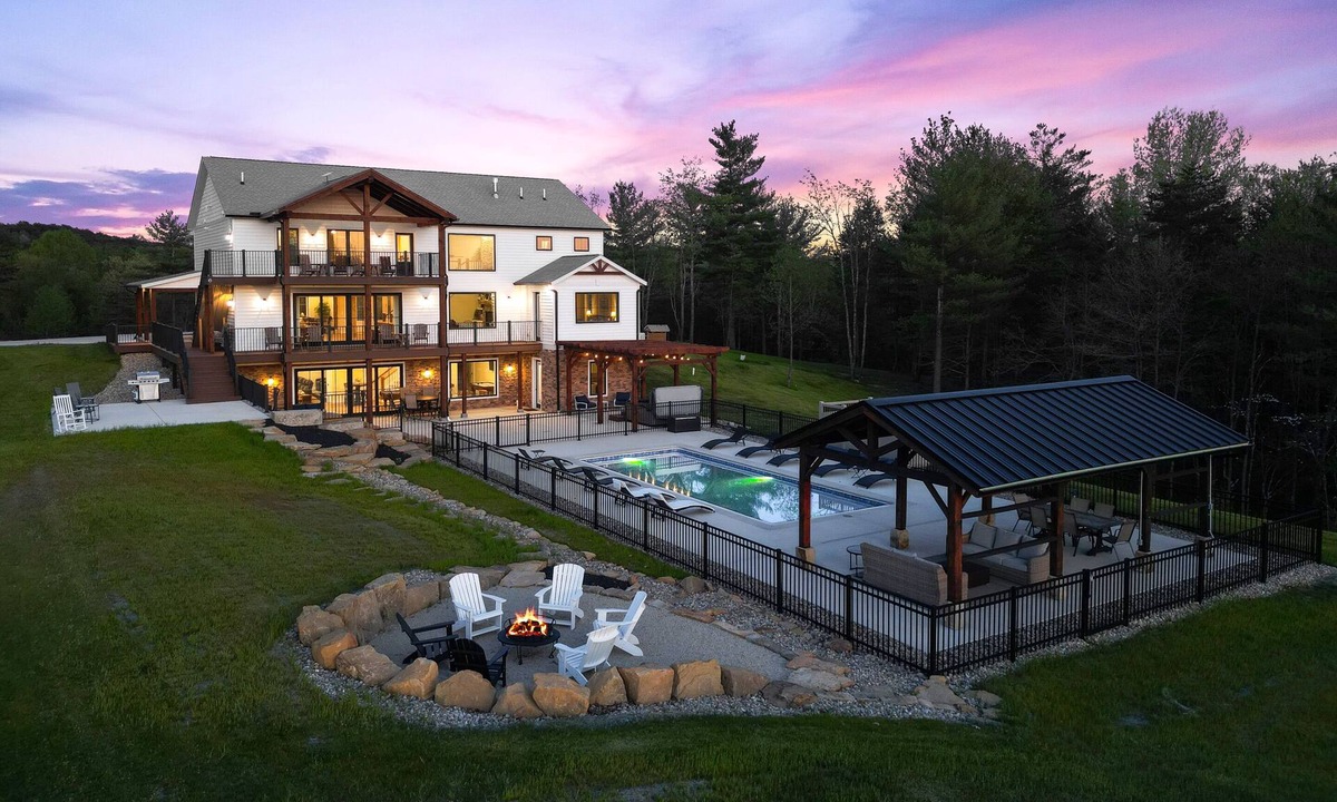 Logan Cabin | Heavenly View | Hocking Hills, Pool, Theater