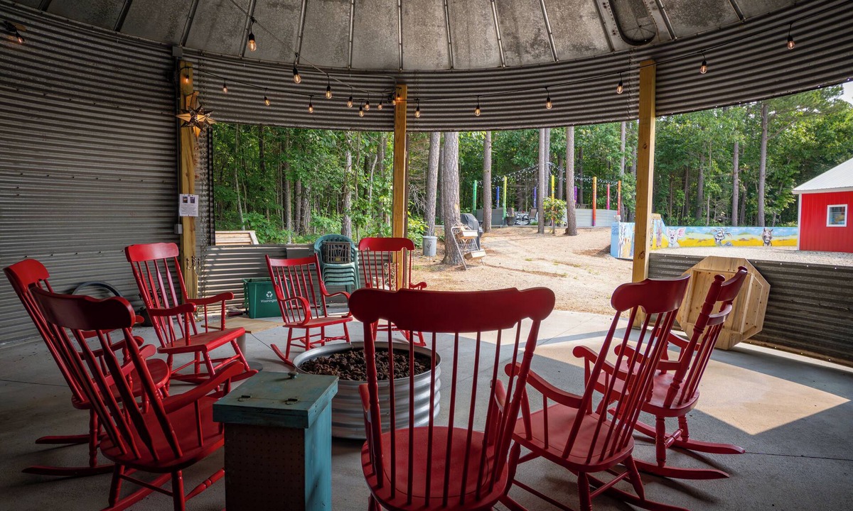 Mount Sterling Bed & Breakfast | Hermann Grain Bins BNB