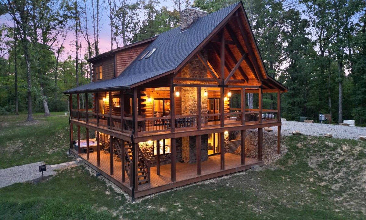 Logan Cabin | Hillside Hideaway - Cabin on 6 acres