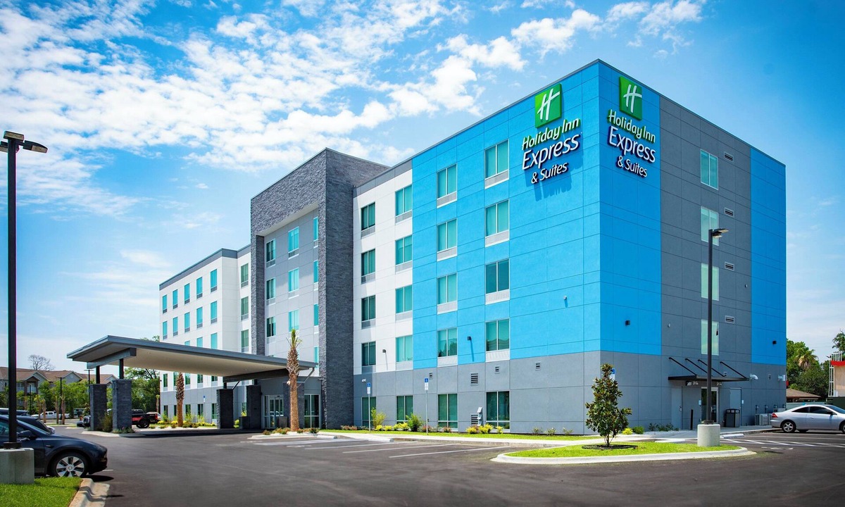 Ferry Pass Hotel | Holiday Inn Express & Suites Pensacola Airport North – I-10 by IHG