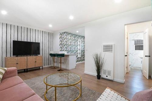 The Flats Apartment | Hollywood Gem 1BR Apt Sleeps 4
