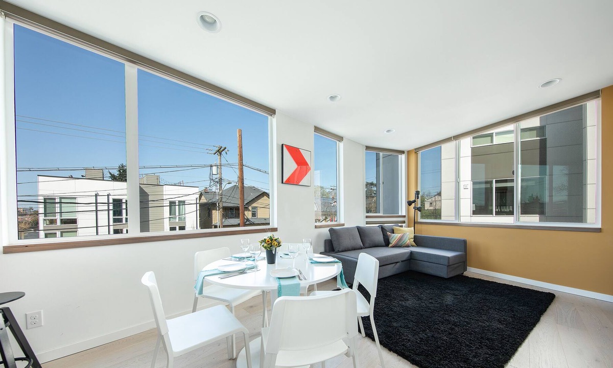 Squire Park House | Hosteeva Modern Townhome w Rooftop
