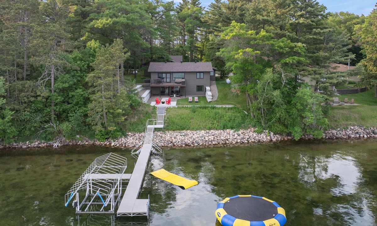 Cushing Cabin | Hot Tub| LilyPad + Trampoline | Game Room