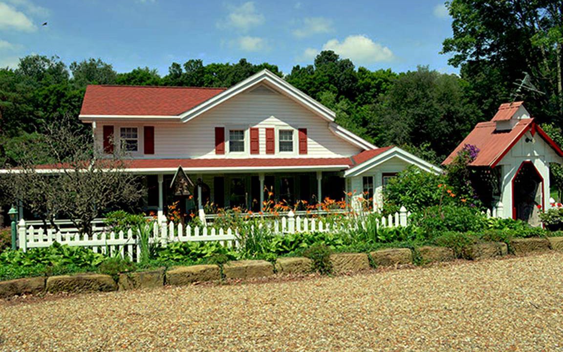 Perrysville House | House ∙ 4 bedrooms ∙ 14 guests