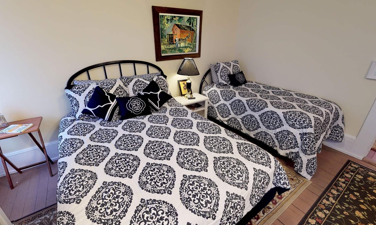 Nelsonville Bed & Breakfast | Hyde House Rose Garden Bed & Breakfast Hocking Hills Ohio between Logan & Athens