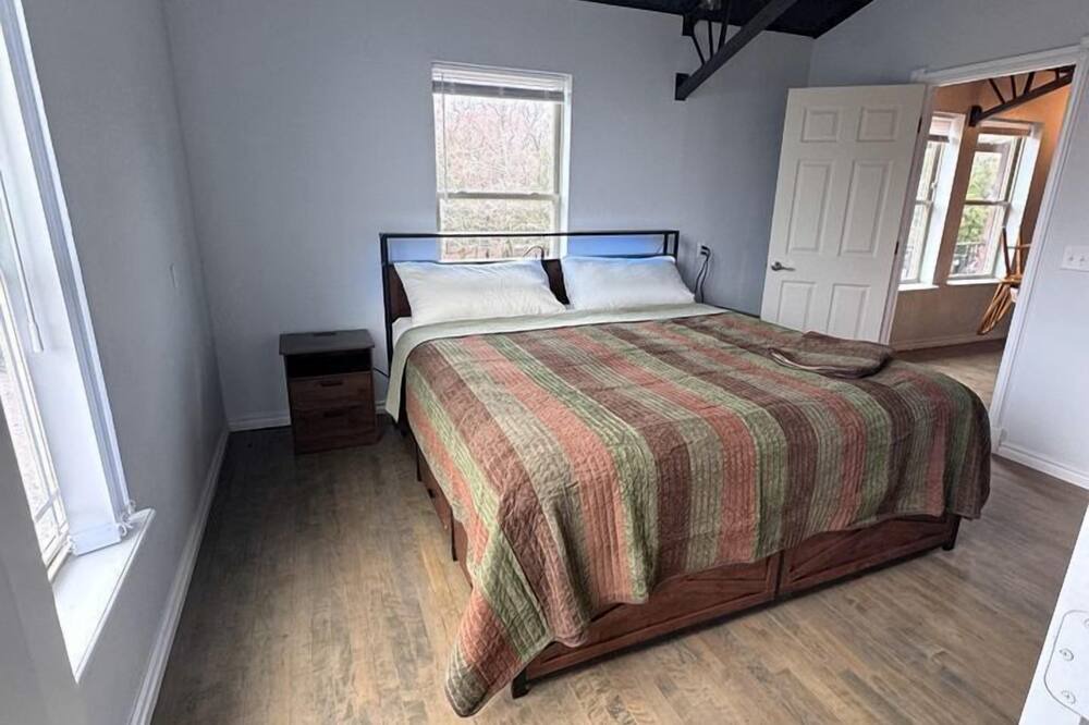 Cookson House | Incredible Spacious Rental with Fantastic Activities for an Unforgettable Family Adventure by the Lake in Cookson, Oklahoma