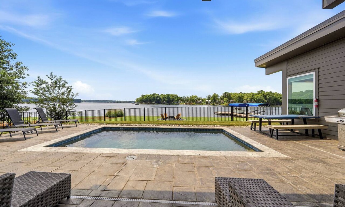 Eatonton House | Lake Oconee 3BR Pool, Dock, Kayaks, Game Room