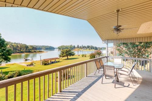 Dandridge House | Lakefront Cabin Sleeps 6 Deck Hot Tub Pool Table