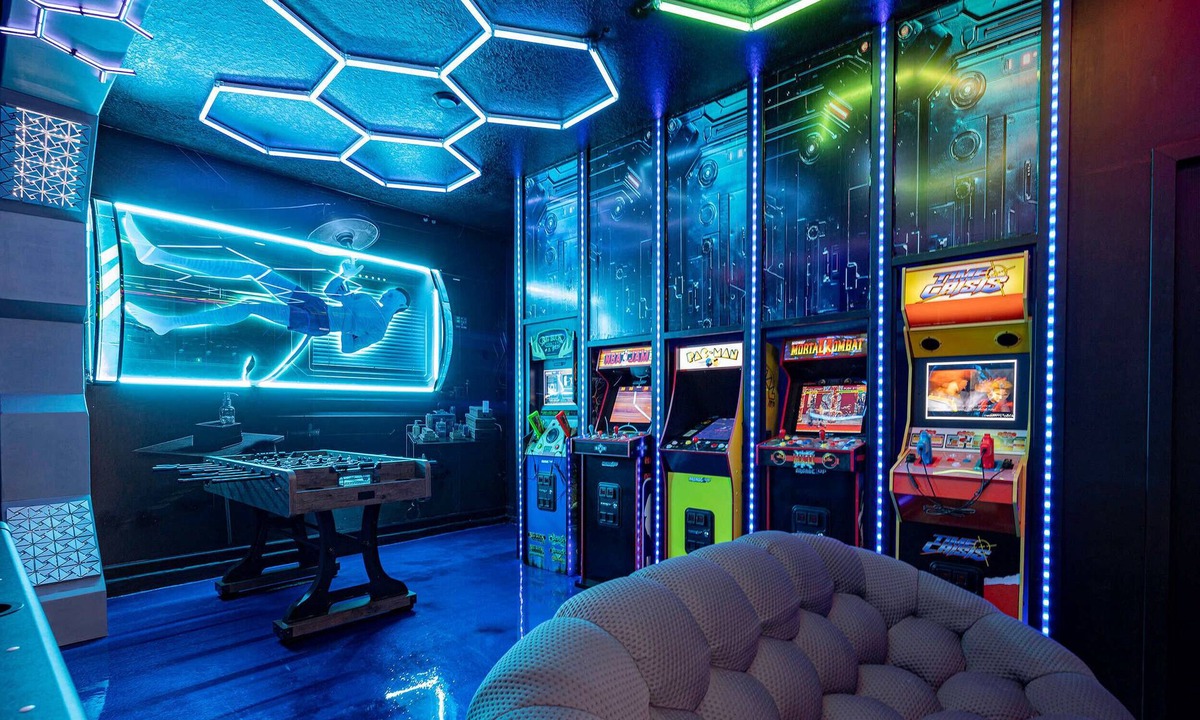 Florida Central Atlantic Coast Villa | Last Minute Disney! Private Pool, Hot Tub, Game Room & Themed Bedrooms. Book Now! #SR635