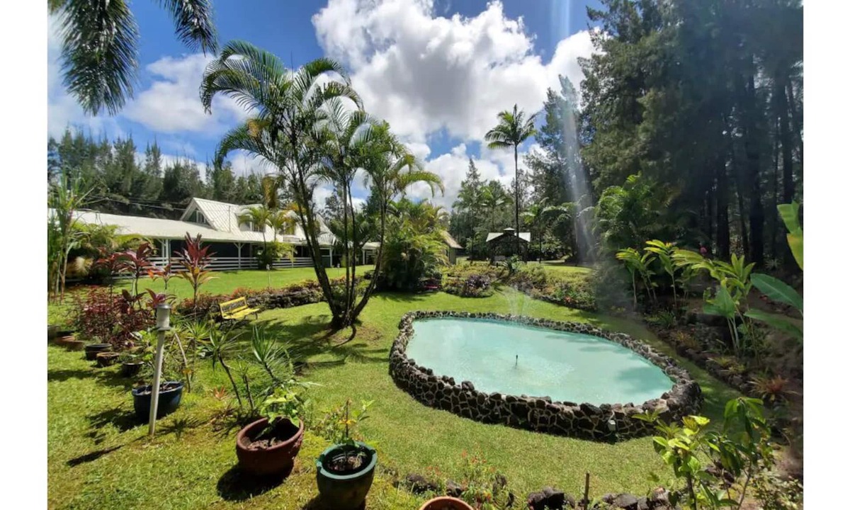 Fern Acres House | Licensed Bed and Breakfast. Sleeps 30. 8 Bedroom, 8.5 Bathroom