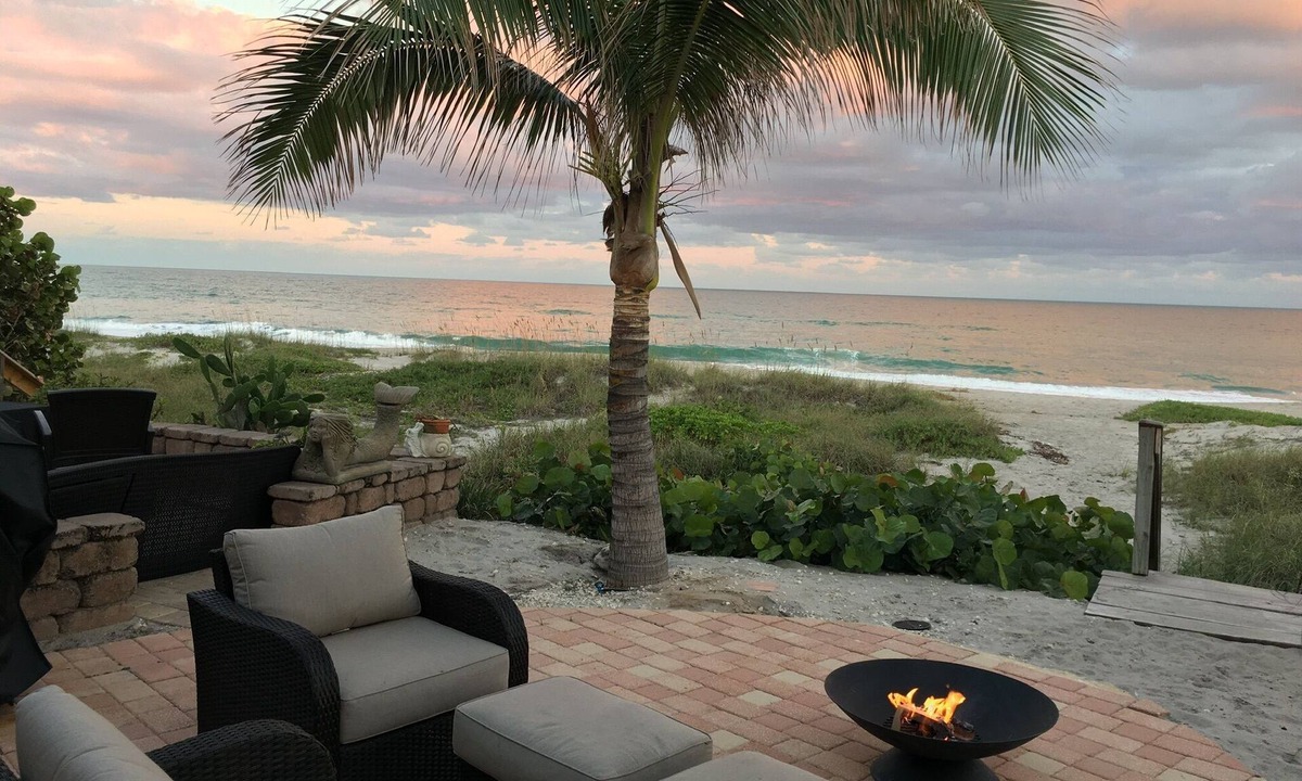 Indialantic By The Sea House | Licensed! DIRECT Oceanfront.Hot Tub with view .2 King Beds