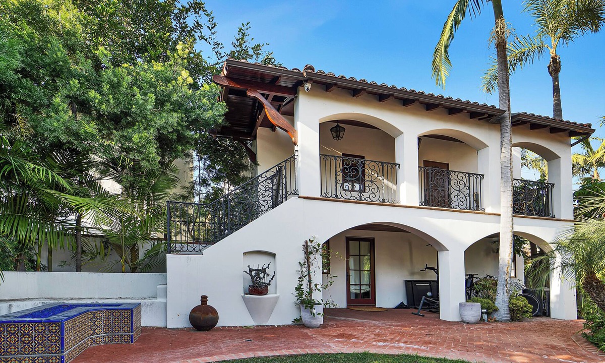 The Flats House | Location, Location, Location!!!! Located In The Heart Of Beverly Hills