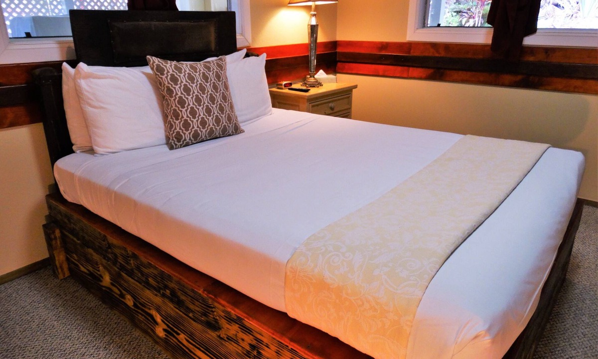 Volcano Hotel | Lokahi Lodge