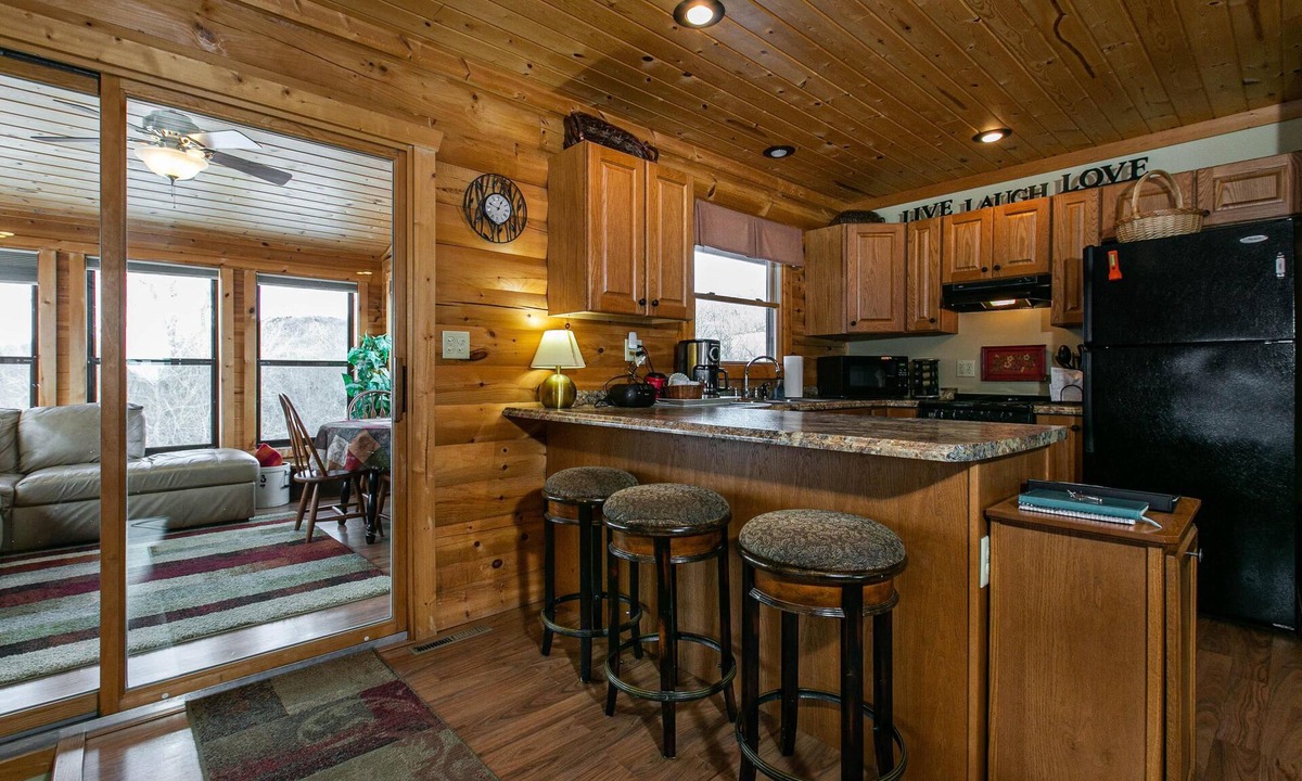 Dubuque Cabin | Lorelei Cabins Aster