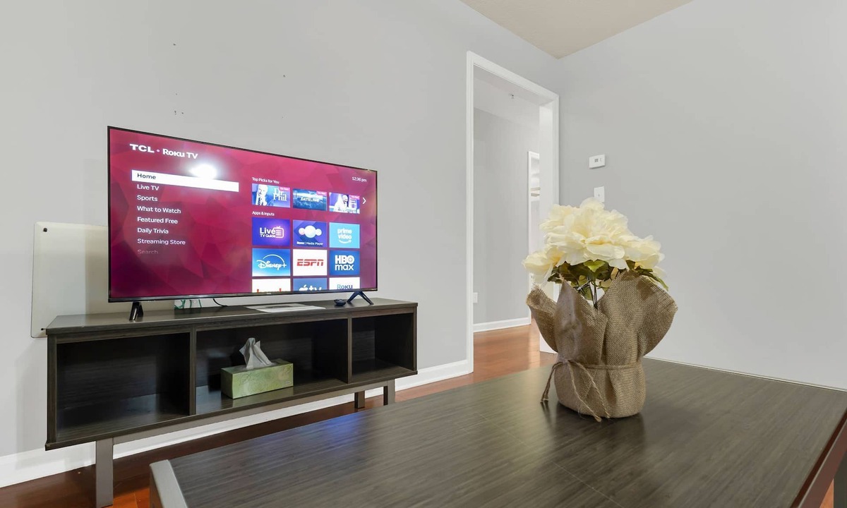 Old City Apartment | Lux Mins to UT, World's Fair Park, Medical Center, Downtown, Sunsphere, Nyland
