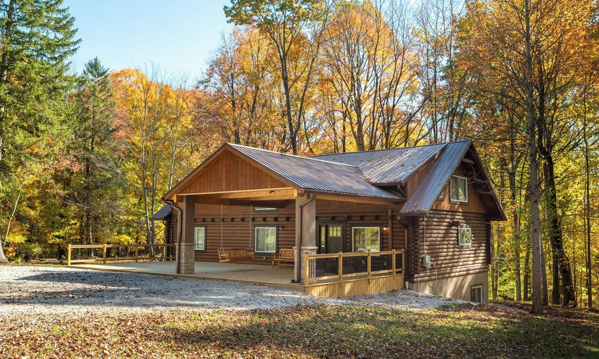 Nashport Cabin | Luxurious Forest Getaway at Historic Baughman Park New Log Cabin 2