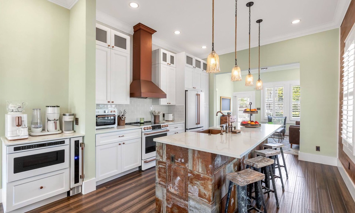 Historic Seaport House | Luxurious Island Pearl-Private Pool - 2BD/2Bath